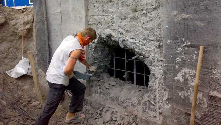 Как сломать бетонную стену – самые эффективные способы демонтажа