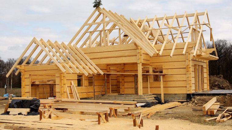 Строительство крыши деревянного дома - секрет прочности